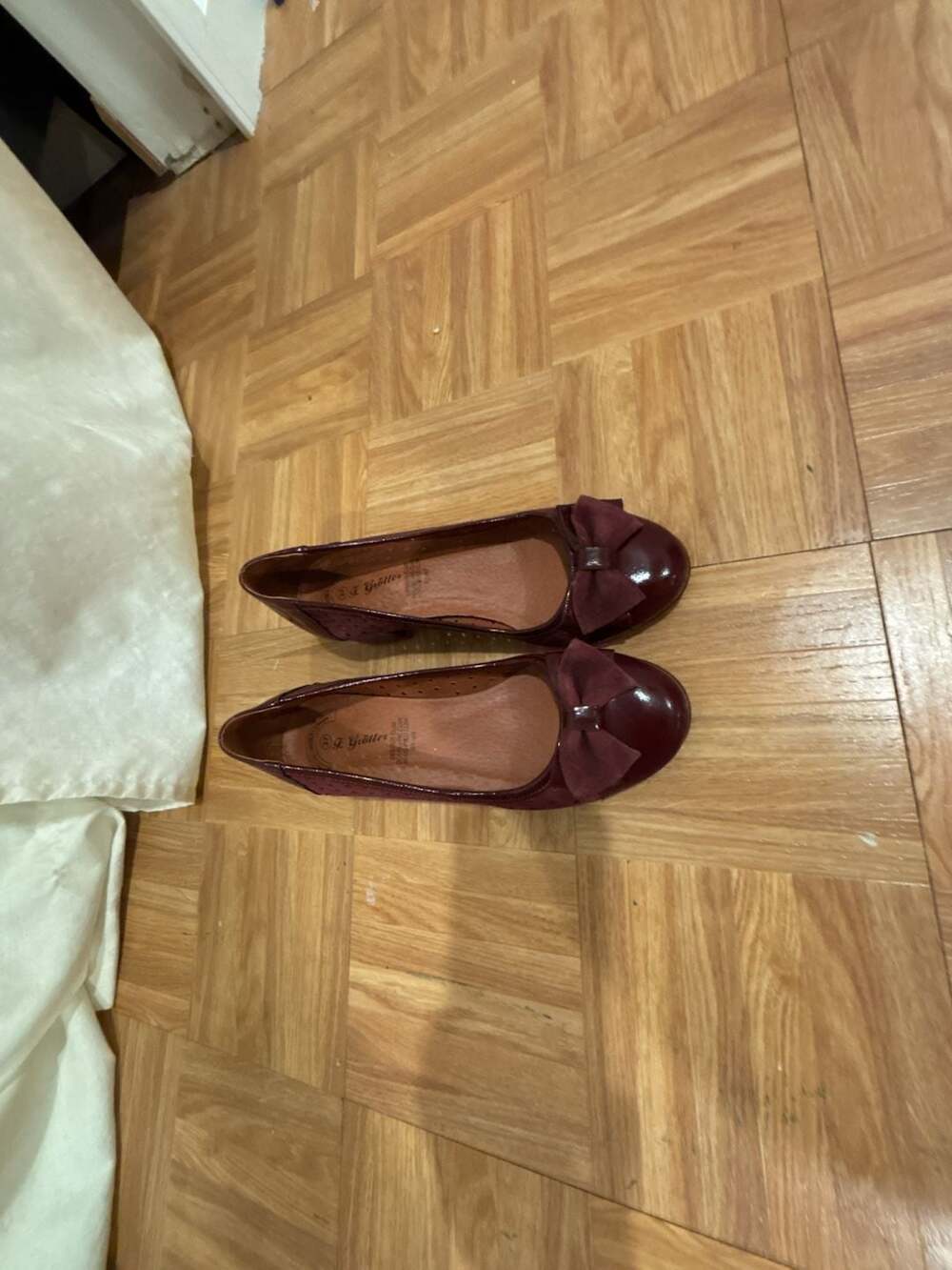 A. Görtler Maroon Patent Leather and Suede Bow Block Heel Pumps